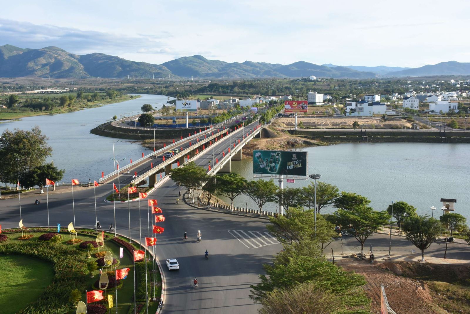 Nghiên cứu ảnh hưởng của cây trôi tích tụ đến chiều sâu xói cục bộ tại trụ cầu Drai – tỉnh Kontum